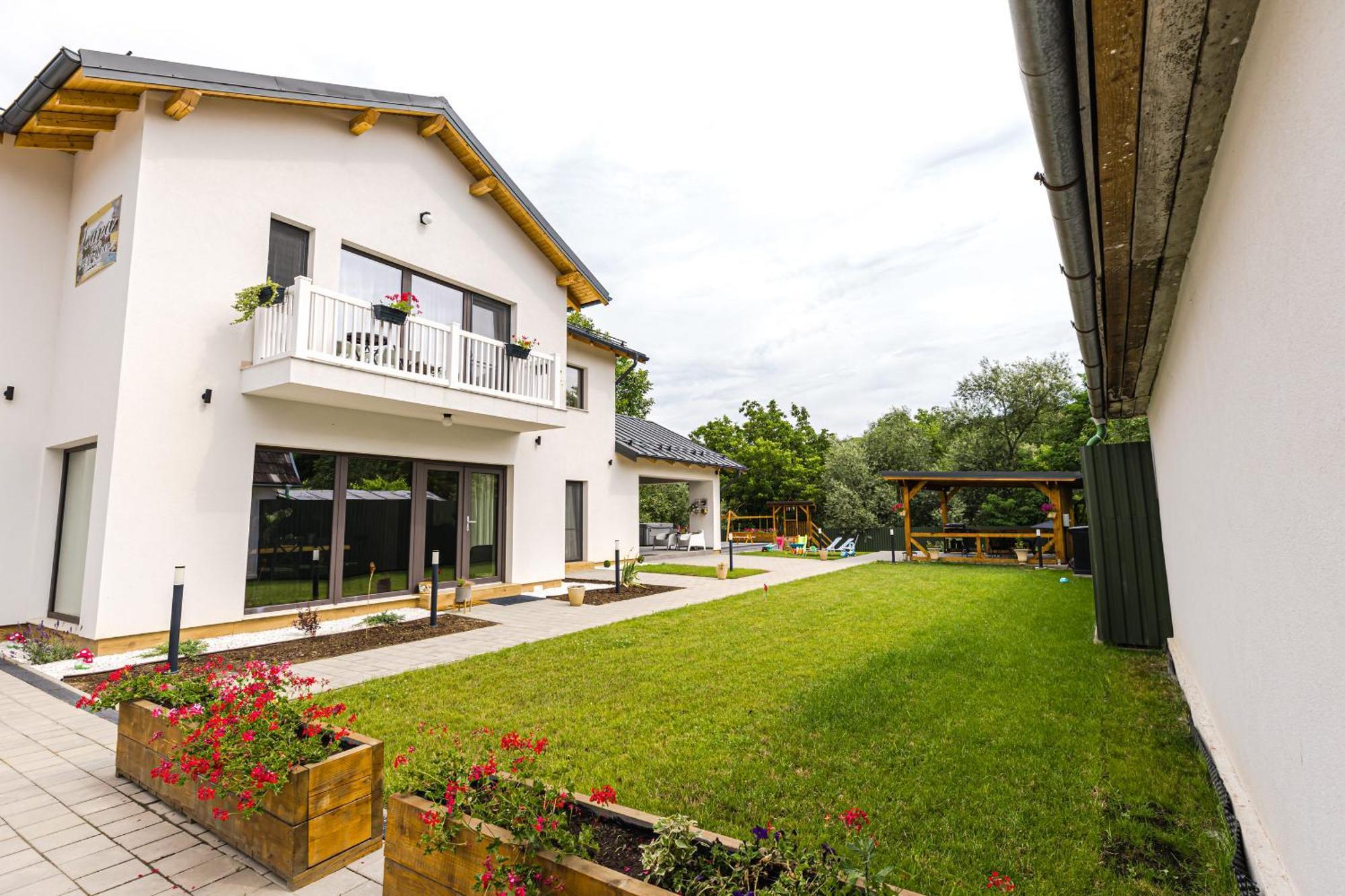 Ioanaguesthouse Turda Exterior photo