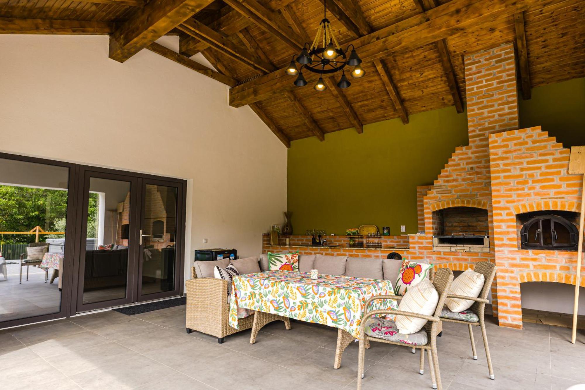 Ioanaguesthouse Turda Exterior photo